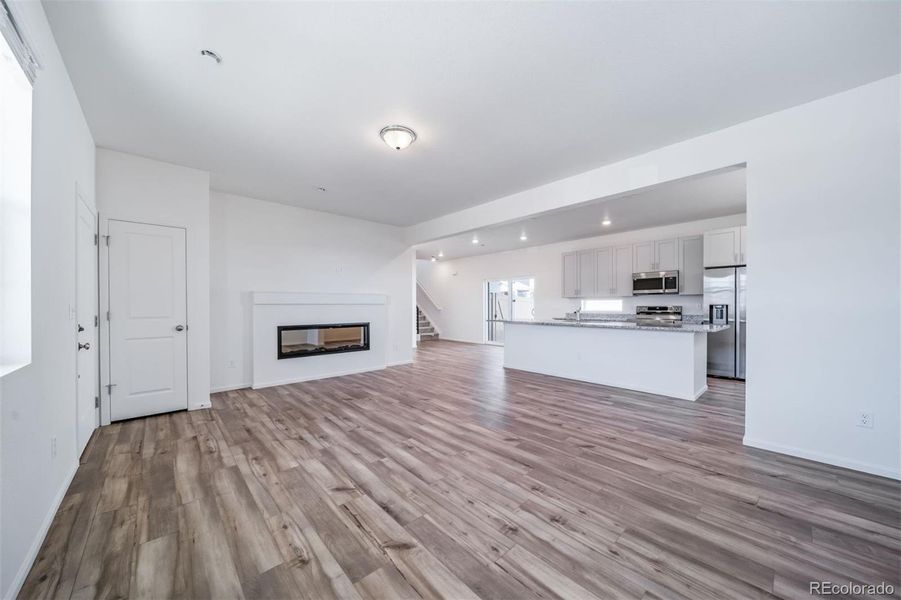 Spacious, unfurnished interior of a new home in Reunion, Commerce City (Image 21).