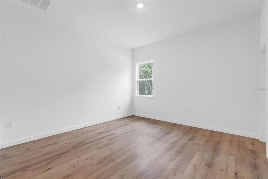 Spacious, unfurnished interior of a new home in , Citrus Springs (Image 31).
