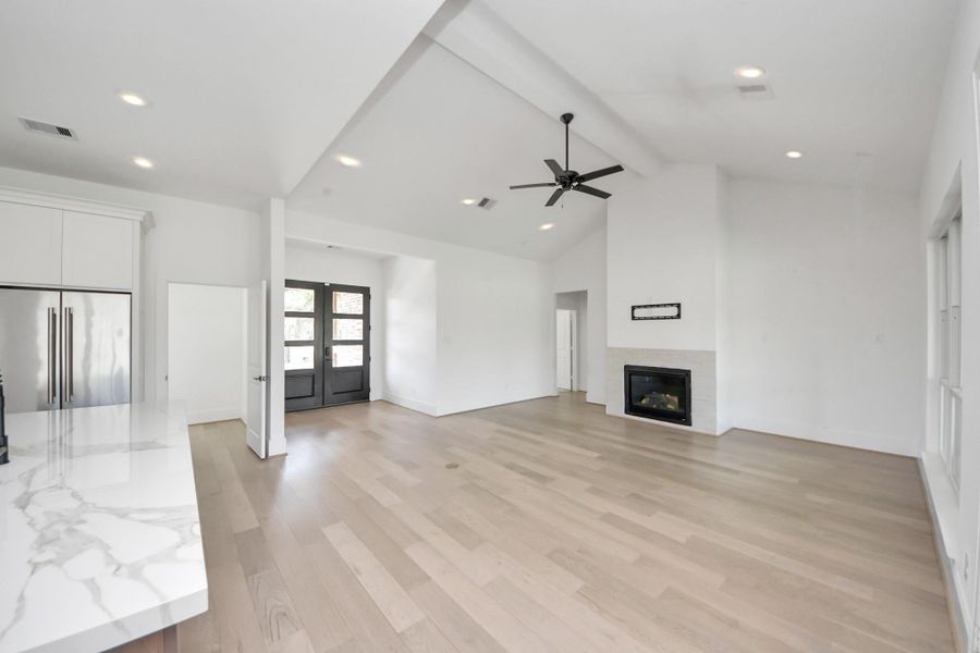 Spacious, unfurnished interior of a new home in , Alvin (Image 21). Spacious, unfurnished interior of a new home in , Alvin (Image 21).