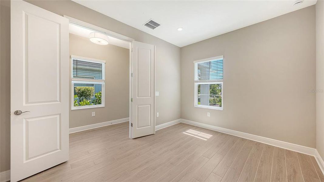 Spacious, unfurnished interior of a new home in Palmera, Venice (Image 29). Spacious, unfurnished interior of a new home in Palmera, Venice (Image 29).