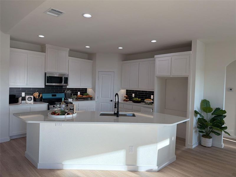 Furnished interior view inside a new home in , Waxahachie (Image 30).