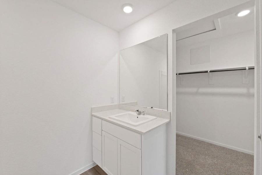 Furnished interior view inside a new home in Silverthorne, Conroe (Image 6).