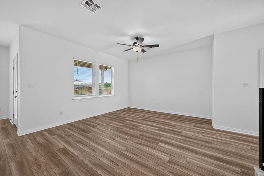 Spacious, unfurnished interior of a new home in Sunfield, Buda (Image 10). Spacious, unfurnished interior of a new home in Sunfield, Buda (Image 10).