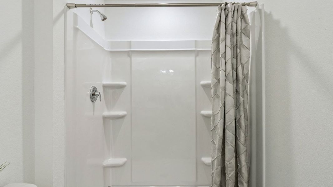 Representative interior finishes for a home built from the Dundee by D.R. Horton in Leoma's Landing, Lake Wales (Image 19).