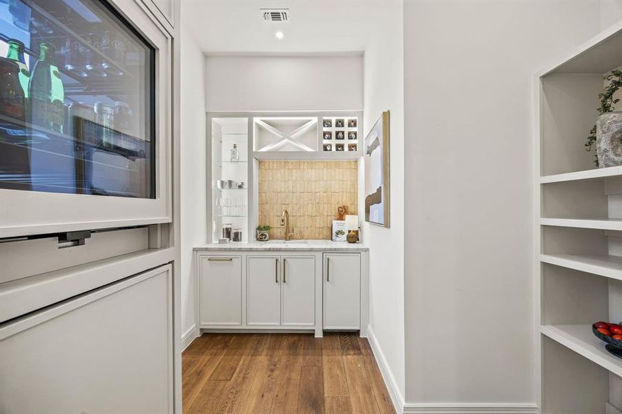 Furnished interior view inside a new home in , Dallas (Image 17). Furnished interior view inside a new home in , Dallas (Image 17).