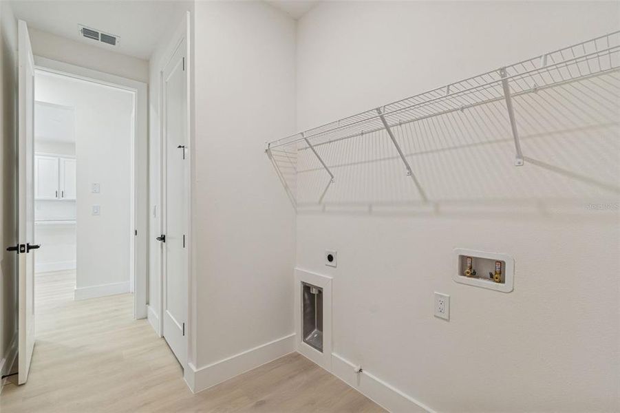 Spacious, unfurnished interior of a new home in , Tampa (Image 70).