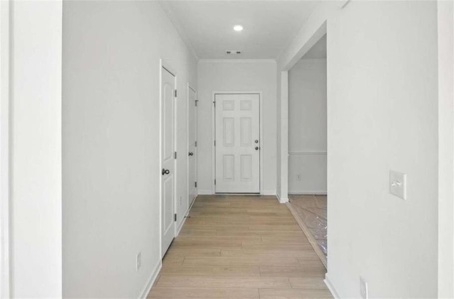 Spacious, unfurnished interior of a new home in Creekside Landing, Dallas (Image 19).