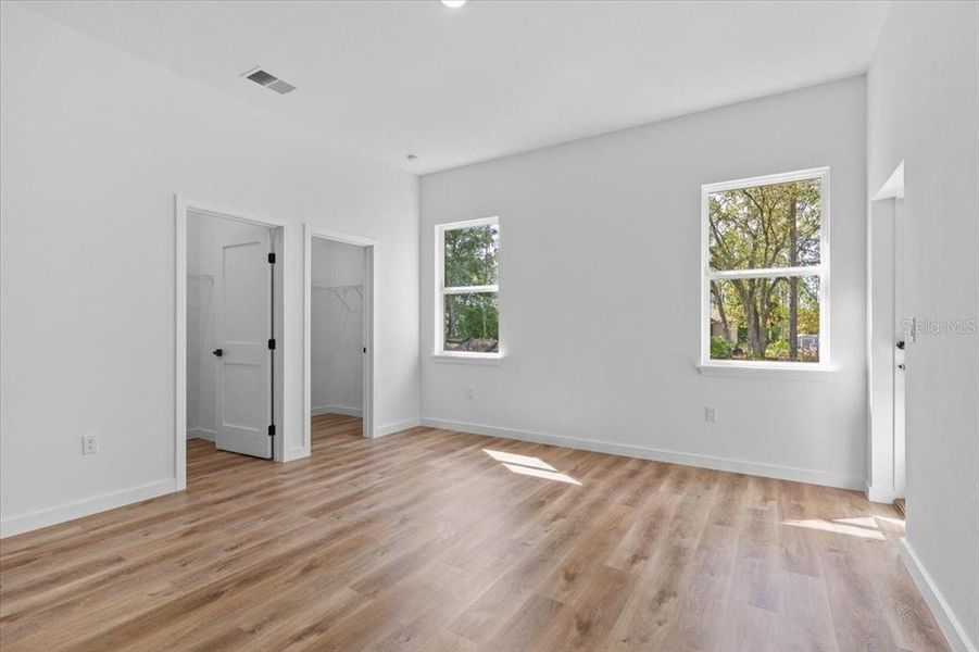 Spacious, unfurnished interior of a new home in , Citrus Springs (Image 15).