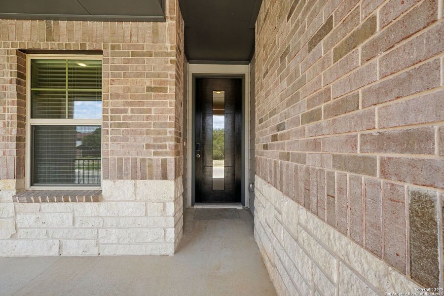 Image 41 of a home in Royal Crest. Image 41 of a home in Royal Crest.