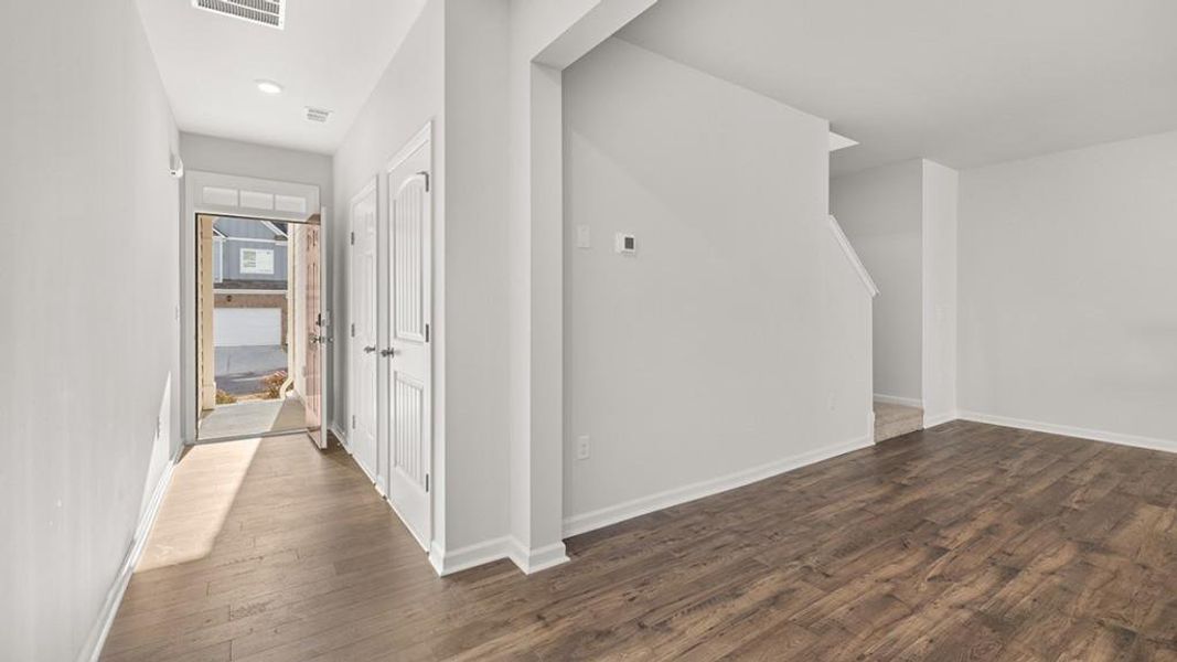 Spacious, unfurnished interior of a new home in Mountain Park, Dahlonega (Image 16).