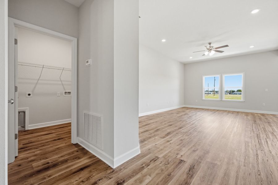 Spacious, unfurnished interior of a new home in McCarthy Estates, Defuniak Springs (Image 26).