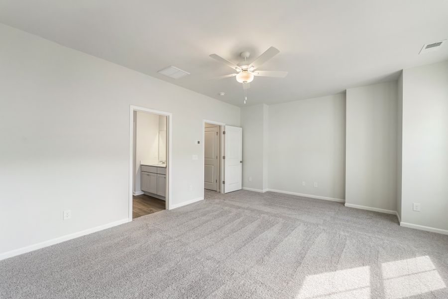 Spacious, unfurnished interior of a new home in Edwards Station, Taylors (Image 16).