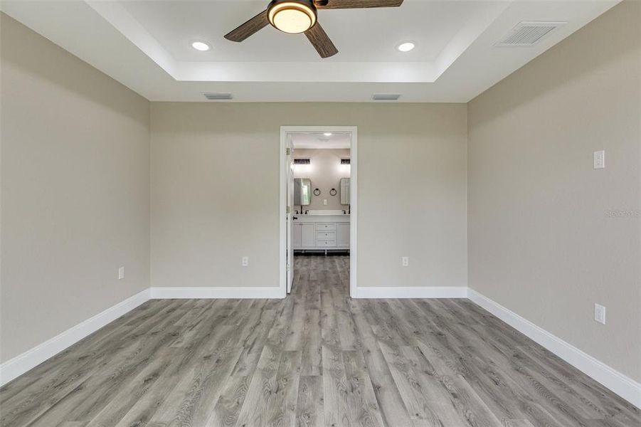 Spacious, unfurnished interior of a new home in , Rotonda West (Image 32).