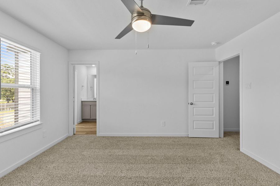 Spacious, unfurnished interior of a new home in Highland Court, Houston (Image 14).