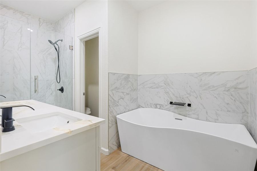 Furnished interior view inside a new home in , Pearland (Image 7).