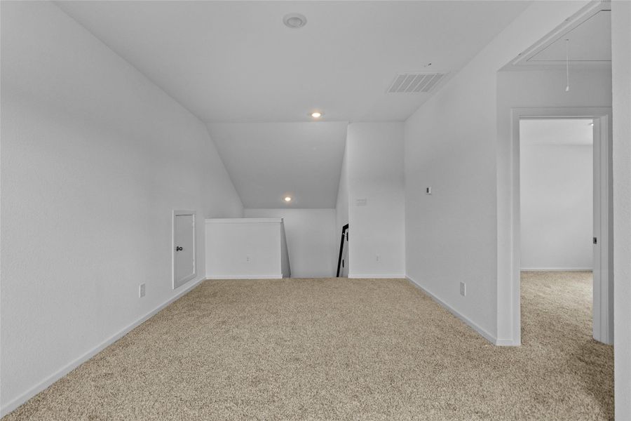 Spacious, unfurnished interior of a new home in Sunterra, Katy (Image 16). Spacious, unfurnished interior of a new home in Sunterra, Katy (Image 16).