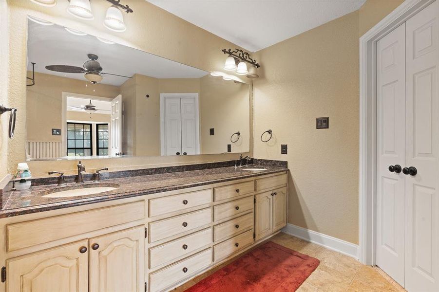 Furnished interior view inside a new home in , Alvarado (Image 8).