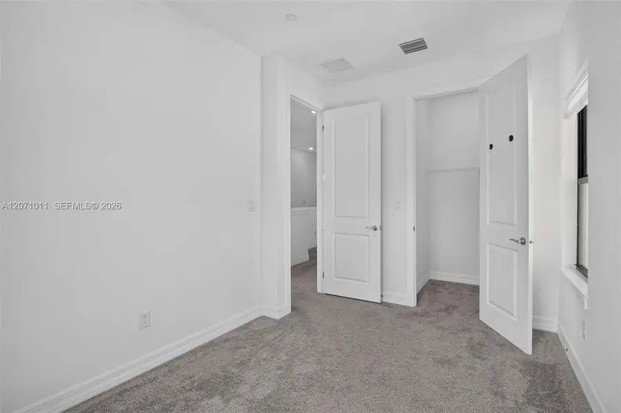 Spacious, unfurnished interior of a new home in , Plantation (Image 27).