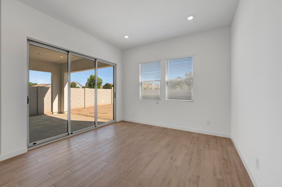 Spacious, unfurnished interior of a new home in Terraza, San Tan Valley (Image 15).