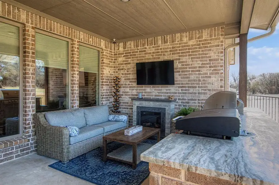 Exterior details and patio area of a home in Kessler Farms, Brock (Image 3).