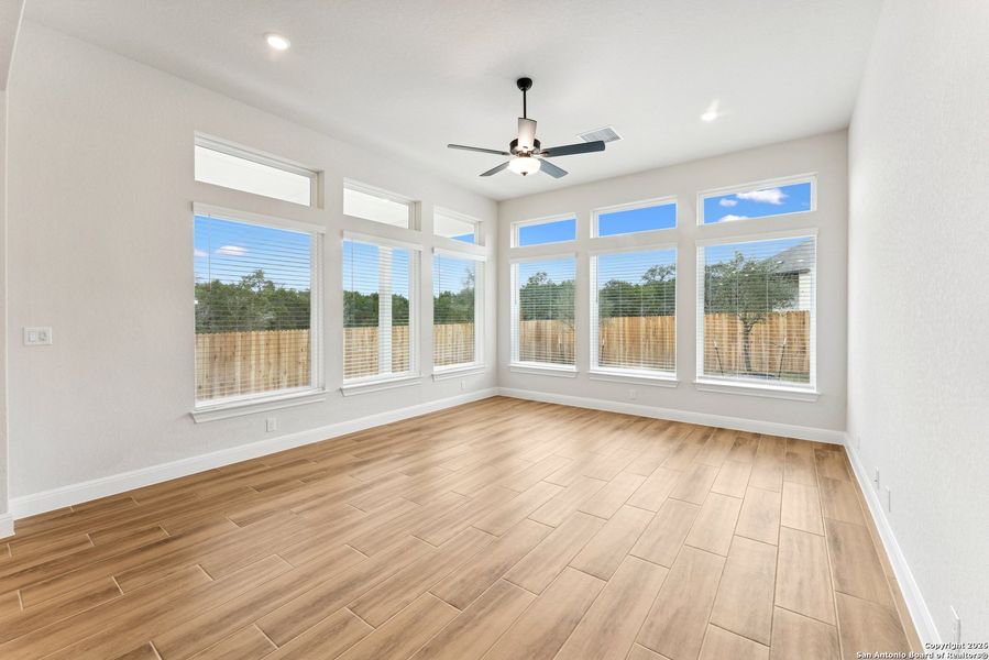 Spacious, unfurnished interior of a new home in Davis Ranch 50', San Antonio (Image 16).