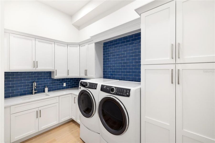 Furnished interior view inside a new home in , Sarasota (Image 40).