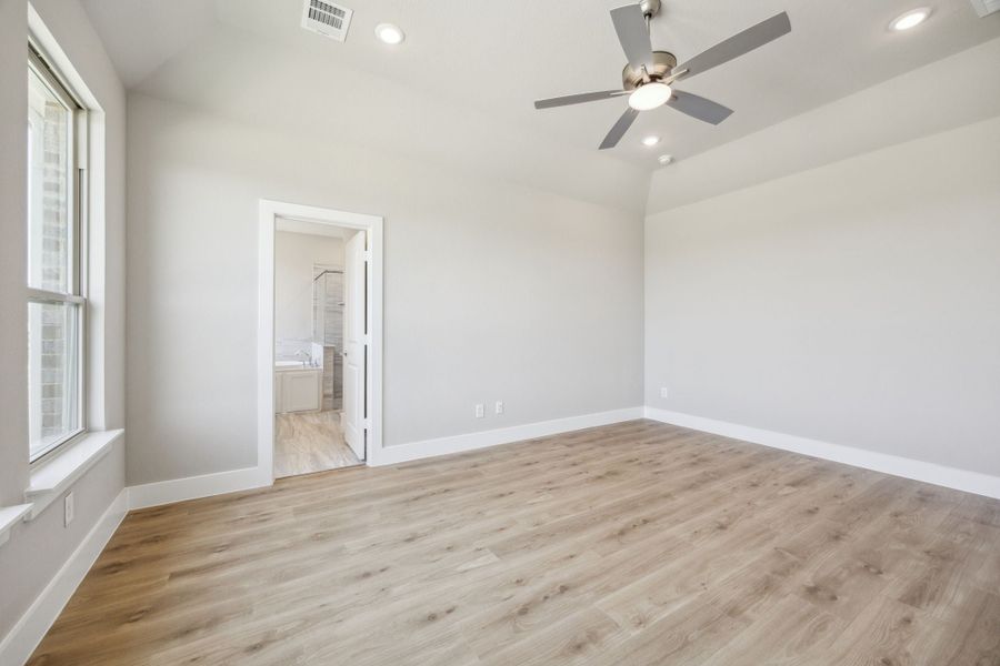 Spacious, unfurnished interior of a new home in Ellis Ranch Estates, Waxahachie (Image 26).