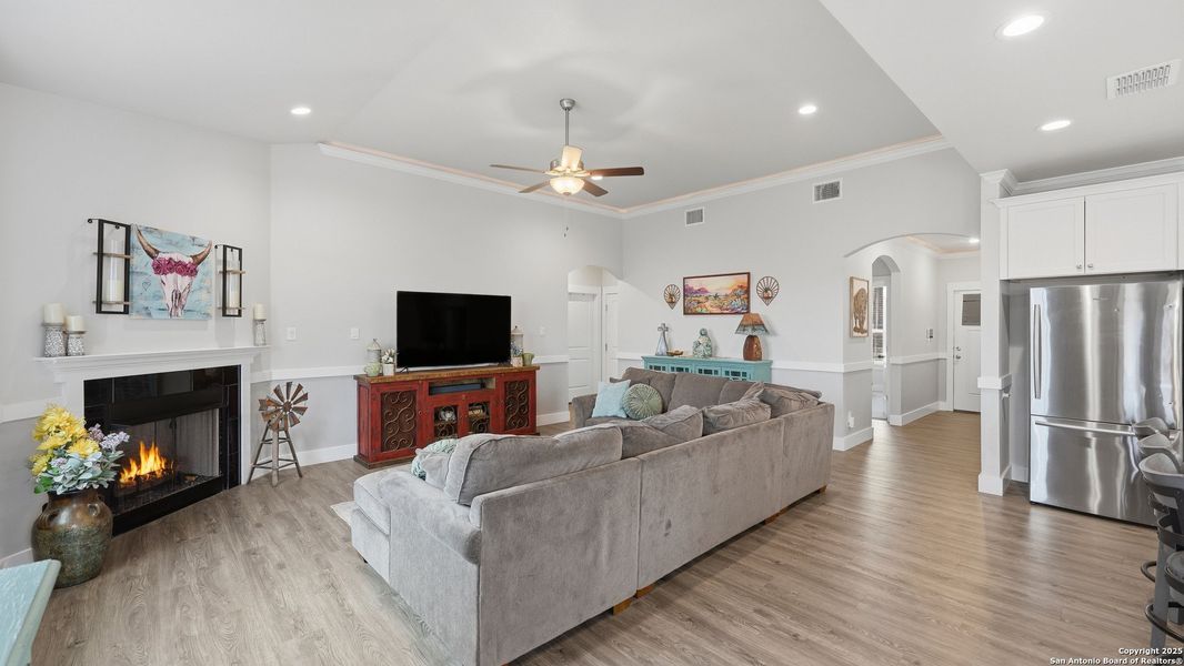 Furnished interior view inside a new home in , La Vernia (Image 5).