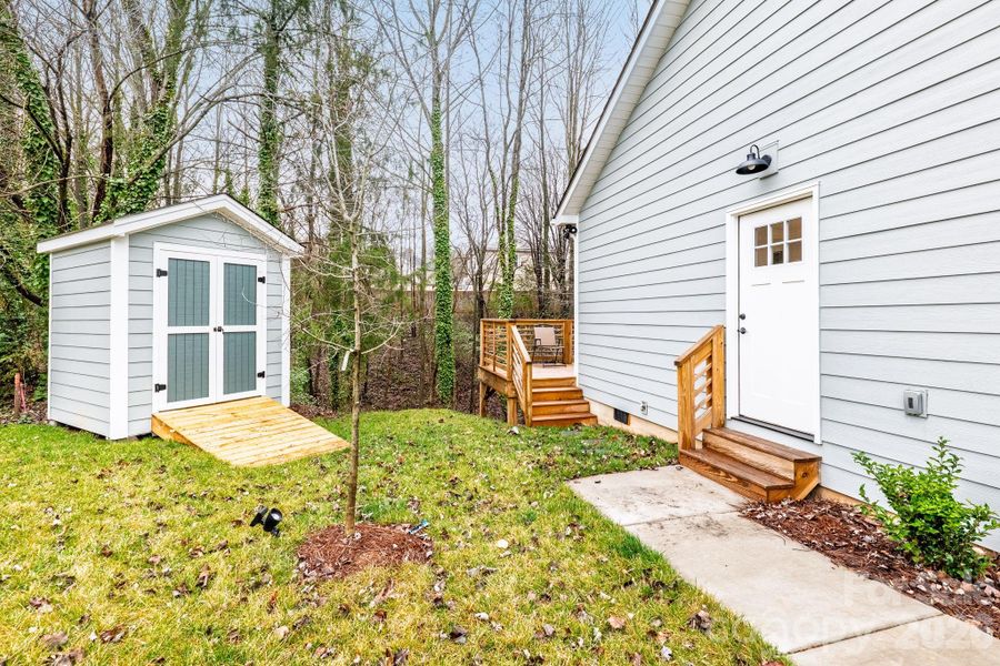 Exterior details and patio area of a home in , Charlotte (Image 3).
