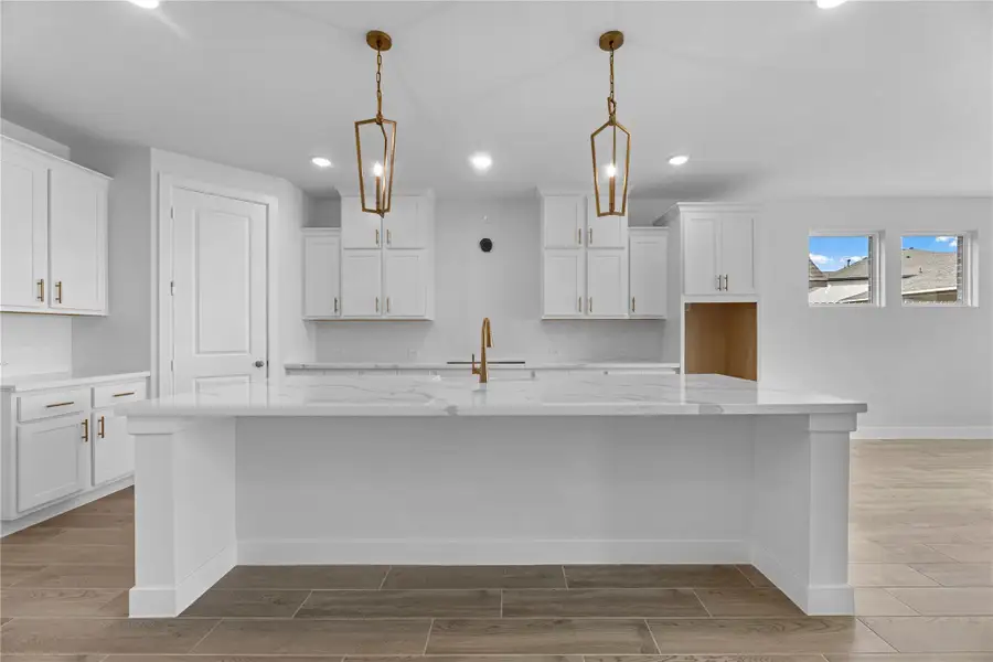 Representative image. Features, selections and colors may vary.