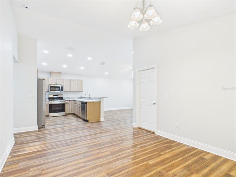 Spacious, unfurnished interior of a new home in , Lakeland (Image 18).