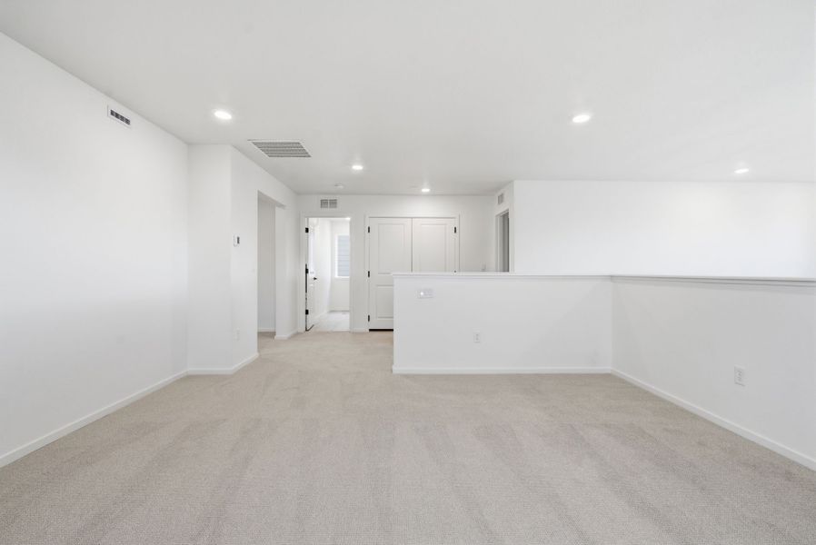 Spacious, unfurnished interior of a new home in Harvest Crossing, Aurora (Image 24).