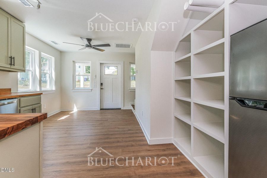 4-photo-Living-Room-8d3f3872-43da-4ea7-a