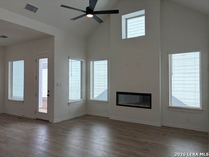 Spacious, unfurnished interior of a new home in The Crossvine, Schertz (Image 13).
