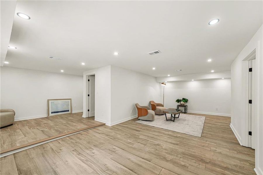 Spacious, unfurnished interior of a new home in , Atlanta (Image 75).