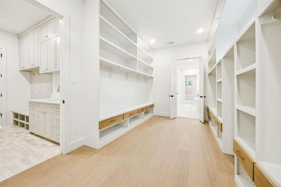 Spacious, unfurnished interior of a new home in , Dallas (Image 23).