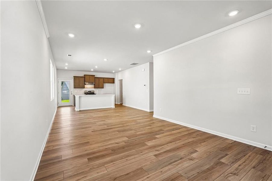 Spacious, unfurnished interior of a new home in Villages at Cedar Hill, Dallas (Image 17).