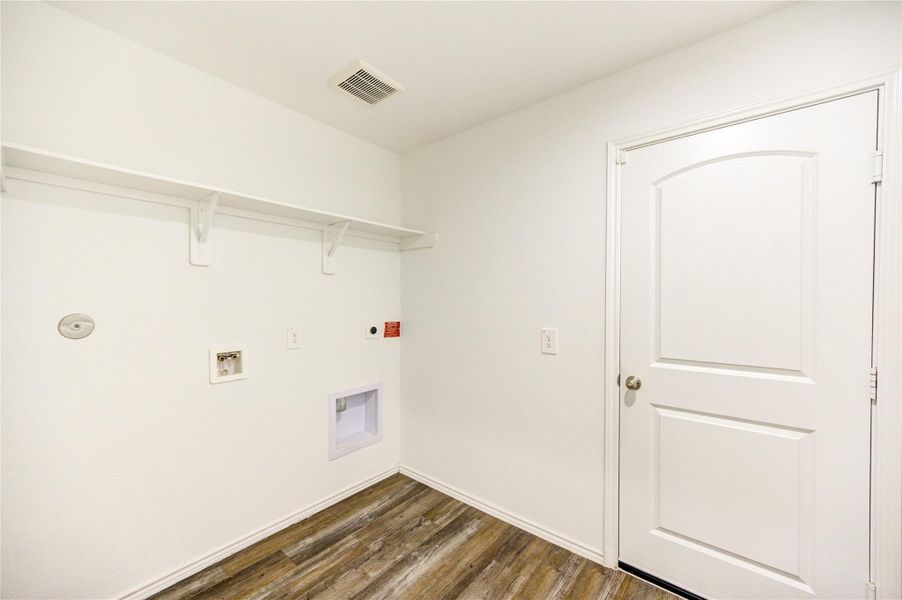 Spacious, unfurnished interior of a new home in Breckenridge Forest, Spring (Image 25).