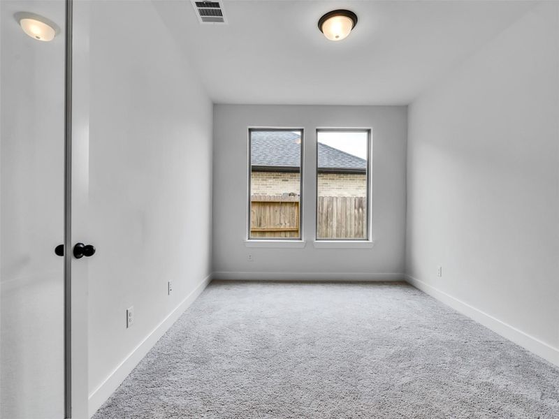Spacious, unfurnished interior of a new home in Cross Creek West, Fulshear (Image 38).