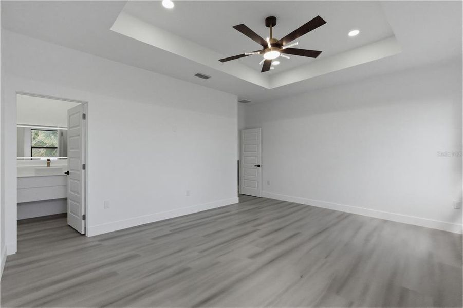 Spacious, unfurnished interior of a new home in , Pinellas Park (Image 24).