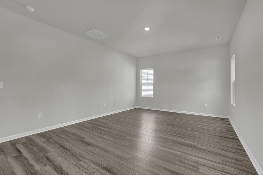 Spacious, unfurnished interior of a new home in River Tide Farms, Bolivia (Image 15).