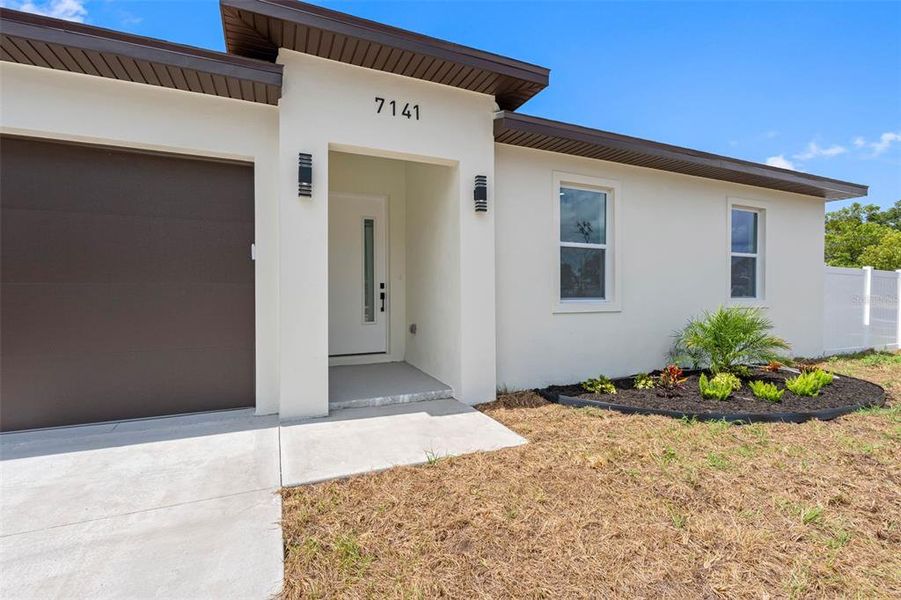 Exterior details and patio area of a home in , Port Richey (Image 25).