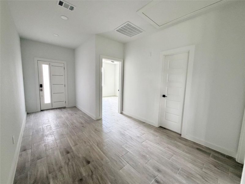Spacious, unfurnished interior of a new home in , Cleveland (Image 9).