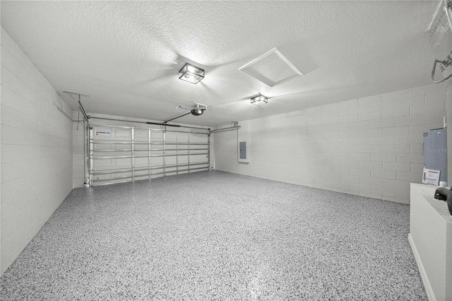 Spacious, unfurnished interior of a new home in , Dunnellon (Image 12).