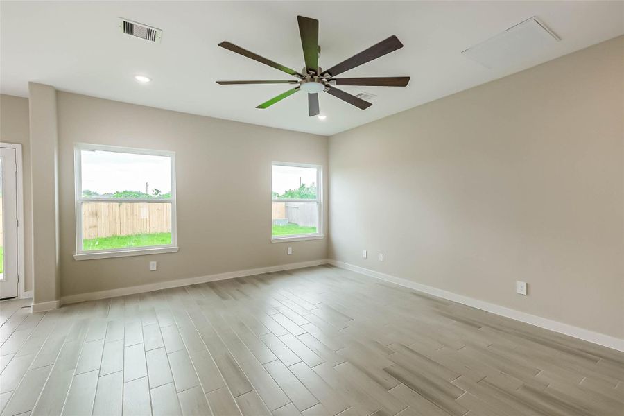 Spacious, unfurnished interior of a new home in , Fresno (Image 30).