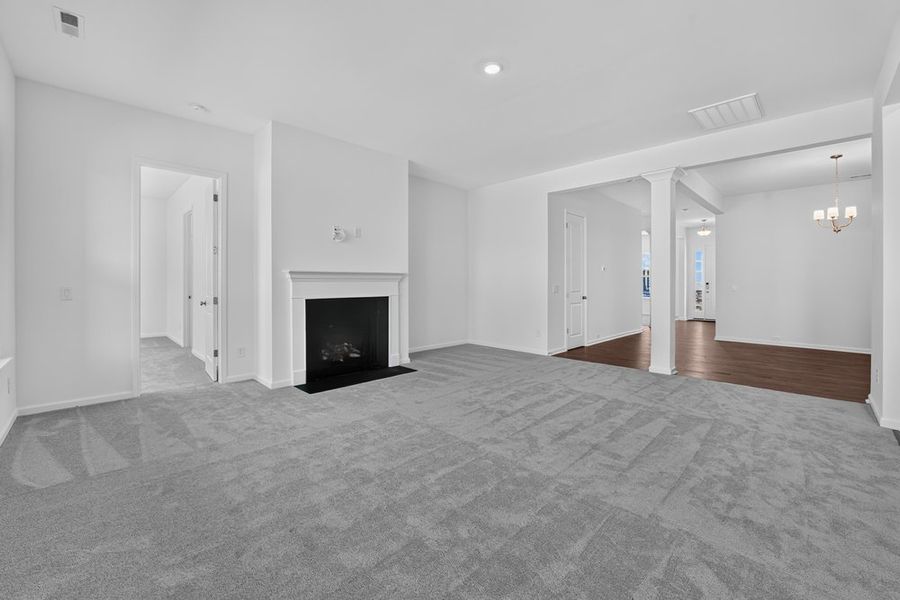 Spacious, unfurnished interior of a new home in Estates at Sugar Creek, Fort Mill (Image 14).