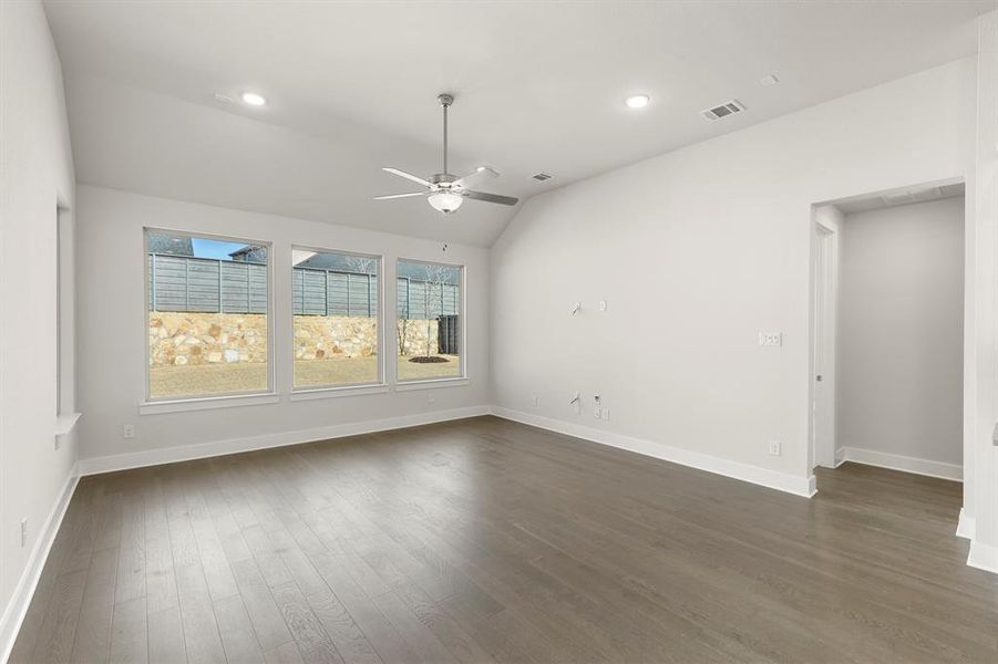 15. 7204 Camilla - Family (2)