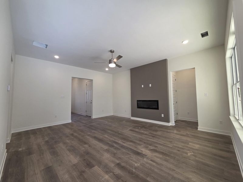 Spacious, unfurnished interior of a new home in Twin Oaks, Oakland (Image 16).
