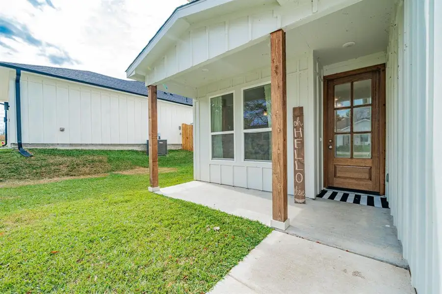 Exterior details and patio area of a home in , Gun Barrel City (Image 3).
