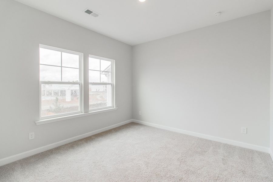 Spacious, unfurnished interior of a new home in Hendrix Farms, Lexington (Image 31).